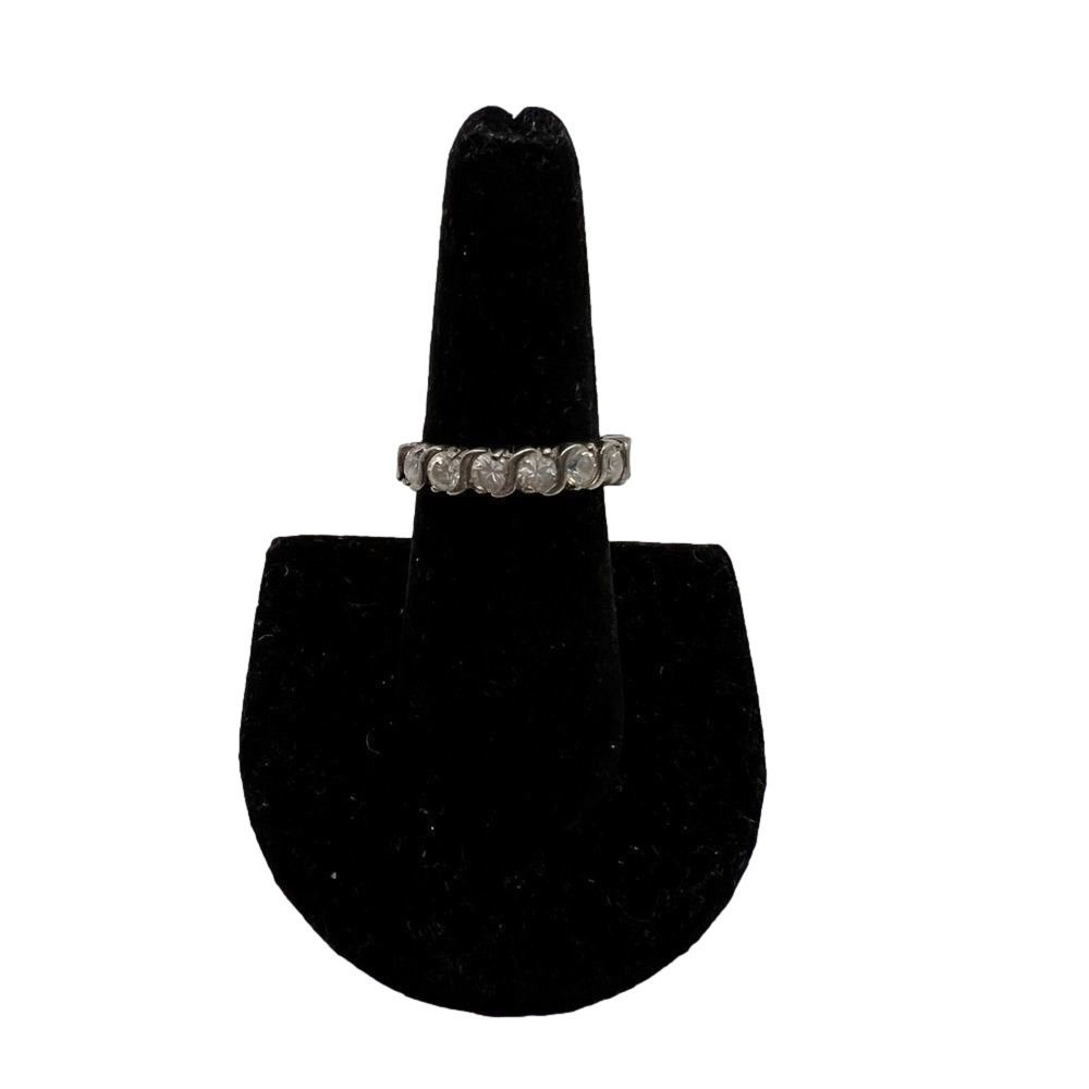 Sterling silver 925 sparkly rhinestone studded ring - size 7.5